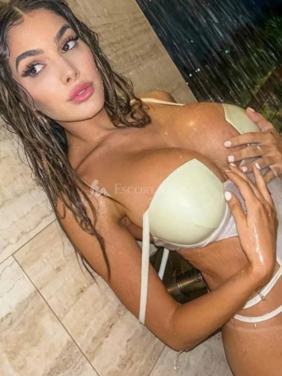 Escort media