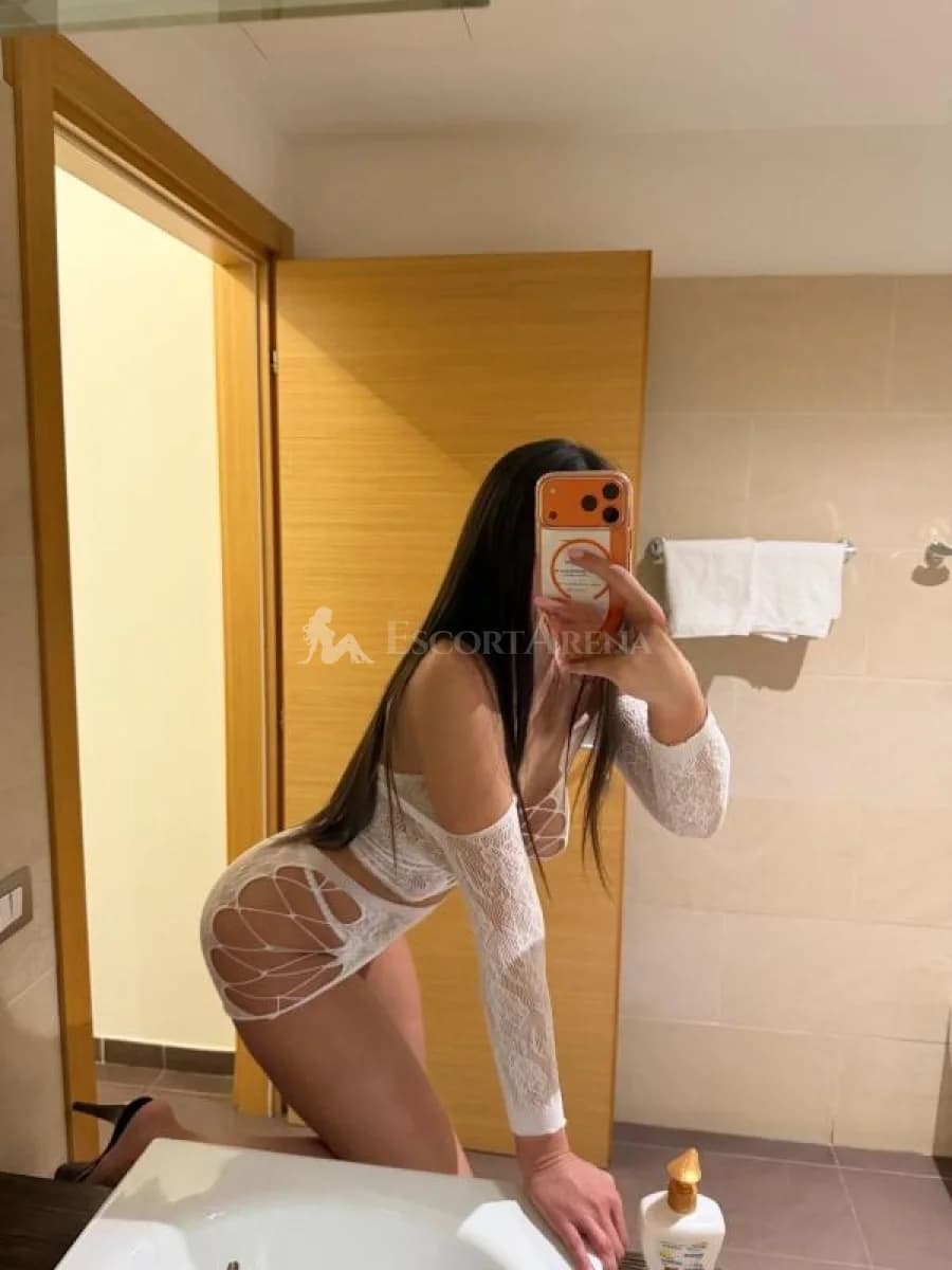 Escort media